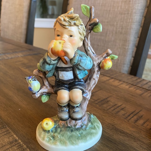 An Apple A Day Hummel - Picture 2 of 5